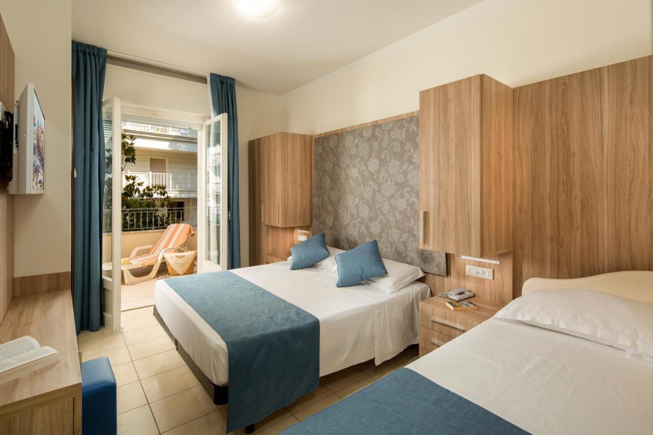 Hotel Cannes - in pieno centro Riccione Esterno foto
