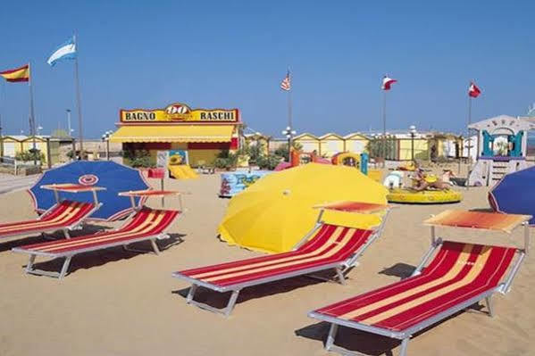 Hotel Cannes - in pieno centro Riccione Esterno foto