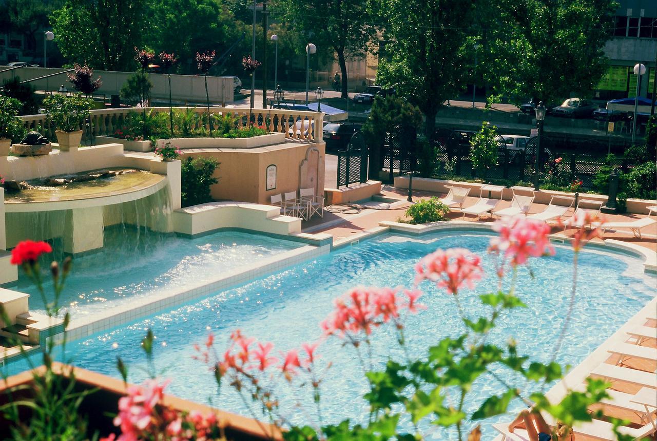 Hotel Cannes - in pieno centro Riccione Esterno foto