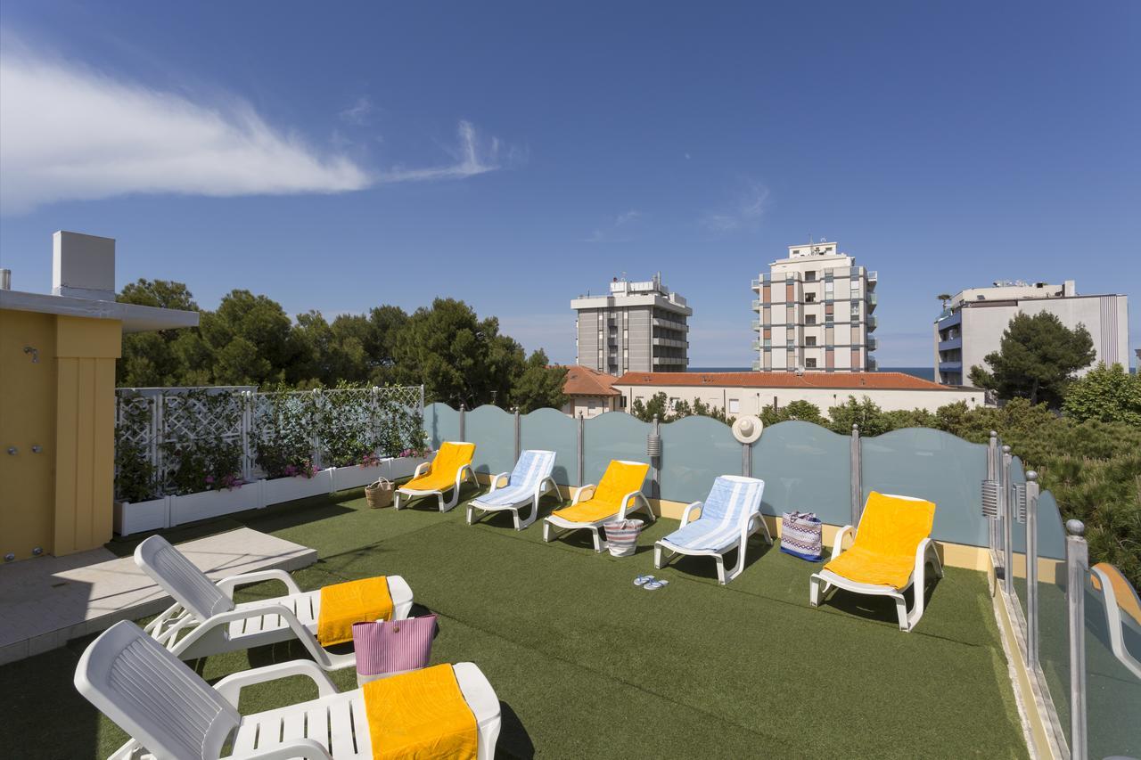 Hotel Cannes - in pieno centro Riccione Esterno foto