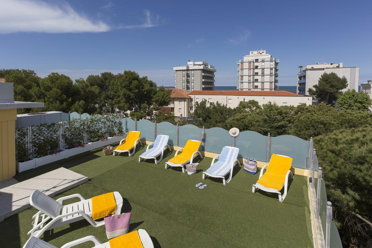 Hotel Cannes - in pieno centro Riccione Esterno foto