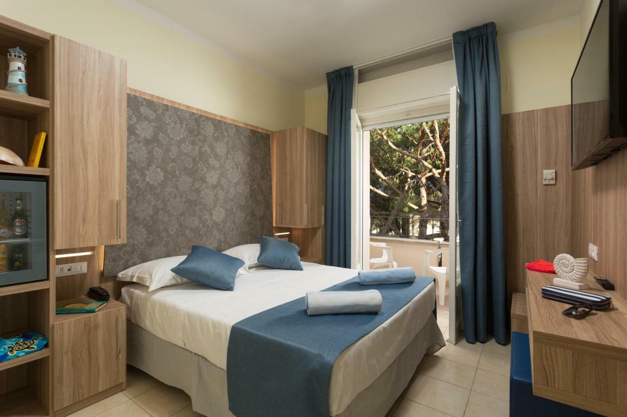 Hotel Cannes - in pieno centro Riccione Esterno foto
